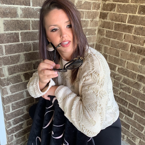 Please fiollow is on IG,TikTok FB and Twitter - Picture 12 of 13